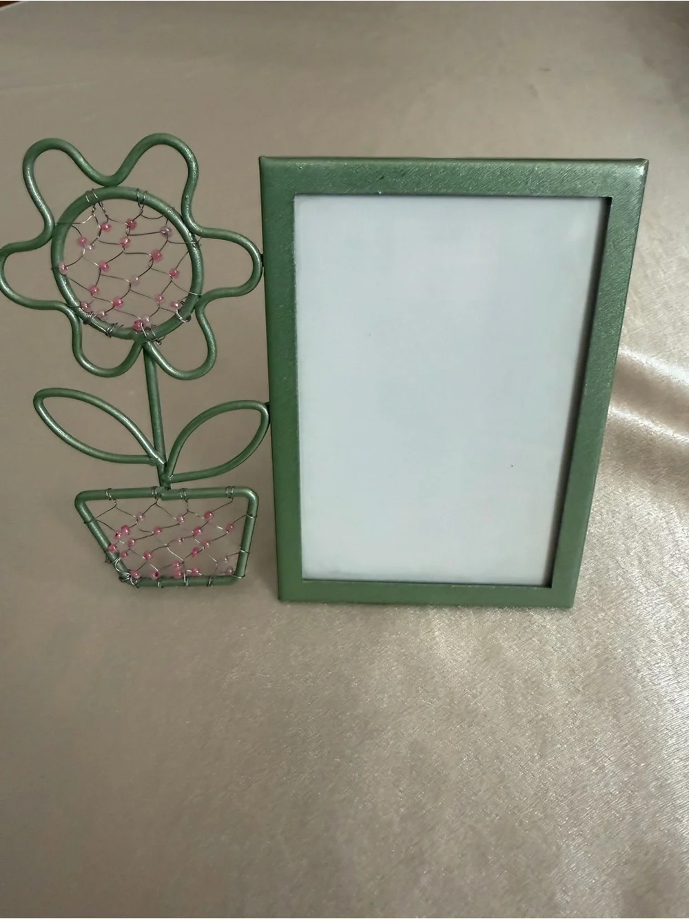 Vintage Y2K Green Metal Flower Picture Frame with Bead Accents
